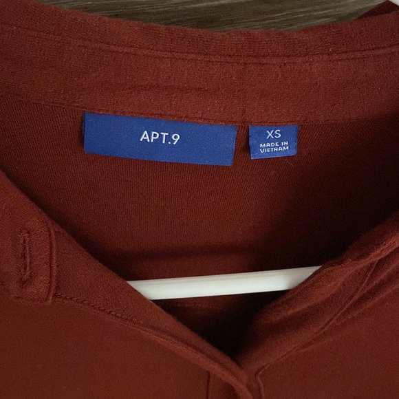 Women’s long sleeve blouse with collar. - Picture 2 of 2